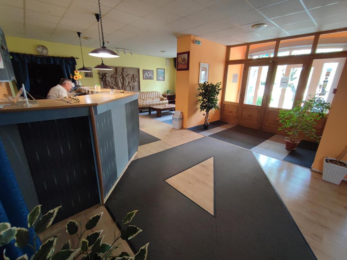 Hotel Beke Sziget Komló מראה חיצוני תמונה